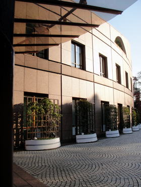 大使館外観